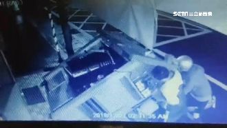 情侶坐翻攤車還求償　老闆勸說不提告