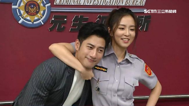 周曉涵扮女警！自爆跑姿從小被笑到大