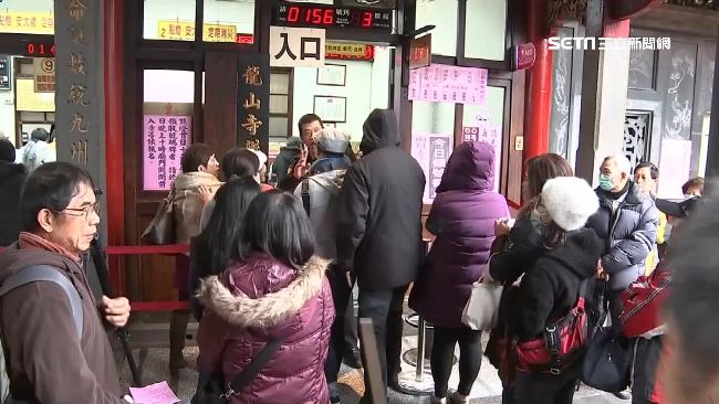 藥師燈加碼6萬盞！號碼牌一早仍搶光