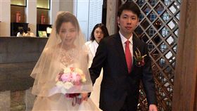 賴清德長子低調完婚（1）行政院長賴清德的長子賴廷與（右）30日在台南迎娶新娘，在晶英酒店的宴席也只有邀請雙方少數親友。中央社記者楊思瑞攝　107年12月30日
