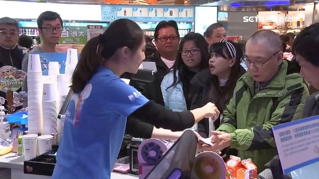 連假估吸10萬人！清水服務區擠爆了