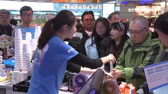 連假估吸10萬人！清水服務區擠爆了