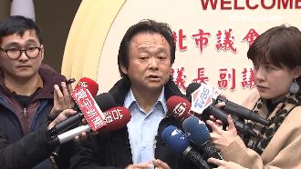 柯參加媽祖遶境　王世堅：求神救選情