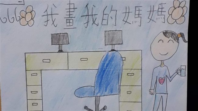 女兒甜畫我媽媽⋯下面驚吐這句網笑噴