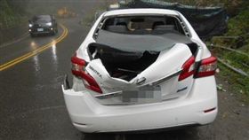 宜蘭,台七甲線,落石,砸車（圖／翻攝畫面）