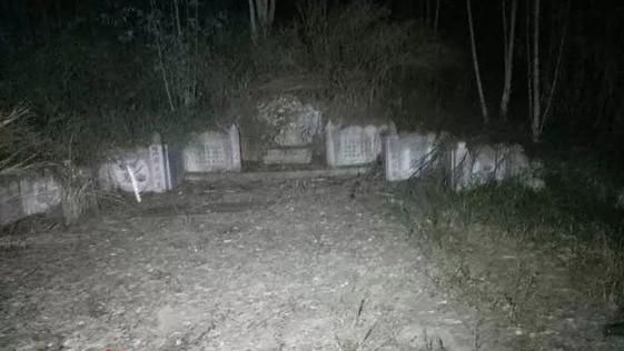 寒夜中進墓園尋迷路爺　警曝詭異現象