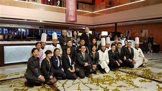 六福皇宮今熄燈送別　老員工不捨落淚