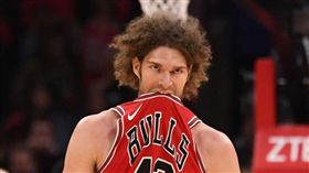 NBA／激怒吉祥物殺手　暴龍GG了
NBA,芝加哥公牛,吉祥物殺手,Robin Lopez,多倫多暴龍
翻攝自推特