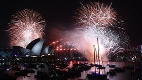 全球迎跨年　雪梨創紀錄煙火秀揭序幕
（圖／翻攝自推特）