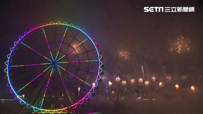全台最久！義大999秒煙火秀迎新年