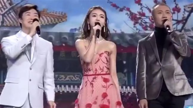 三人首度同台唱跨年　唱完他喊封麥