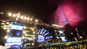 台北跨年晚會　101煙火迎新年（2）2019台北最High新年城跨年晚會迎向最高潮，結束倒數的瞬間，一旁台北101大樓也施放絢麗煙火秀，與民眾一同迎接嶄新燦爛的年度。中央社記者吳家昇攝　108年1月1日