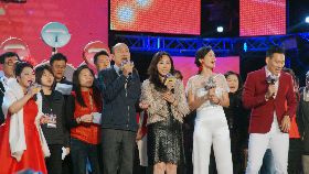 迎2019年　韓國瑜李佳芬與民眾倒數