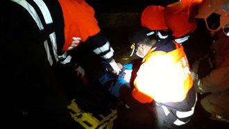 接駁車司機與女友吵架　負氣跳匝道亡