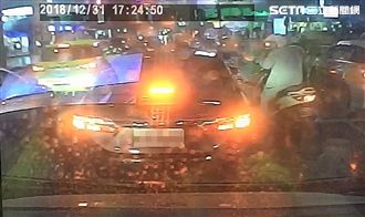 懷孕32周急就醫　又見惡駕擋救護車