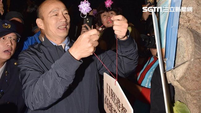 韓國瑜迎曙光掛祈願卡…還是這五個字