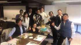 王世堅是元旦寶寶，臉書