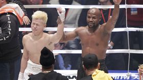 ▲那須川天心（左）挑戰梅偉瑟的結果就是哭著結束。（圖／美聯社／達志影像）