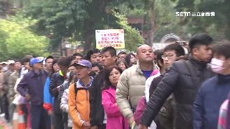 國旗擺太旁邊　支持者翻臉罵韓國瑜