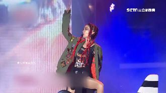 謝金燕跨年造型百變　飛行外套成焦點