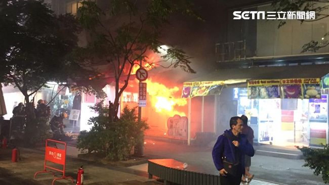 西門町美甲店突竄火　徒步區濃煙密布