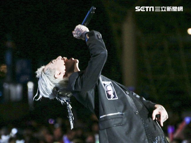 2019臺北市政府跨年晚會演唱嘉賓謝和弦。（記者林士傑/攝影）