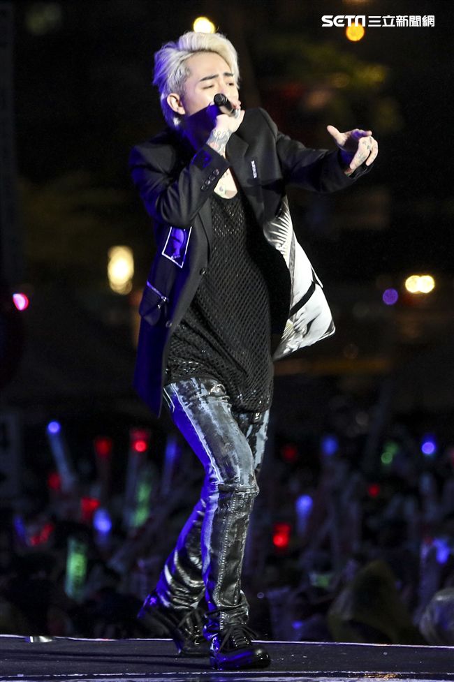 2019臺北市政府跨年晚會演唱嘉賓謝和弦。（記者林士傑/攝影）