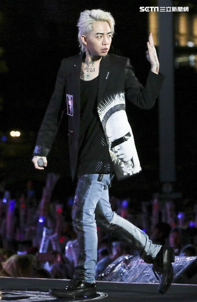 2019臺北市政府跨年晚會演唱嘉賓謝和弦。（記者林士傑/攝影）