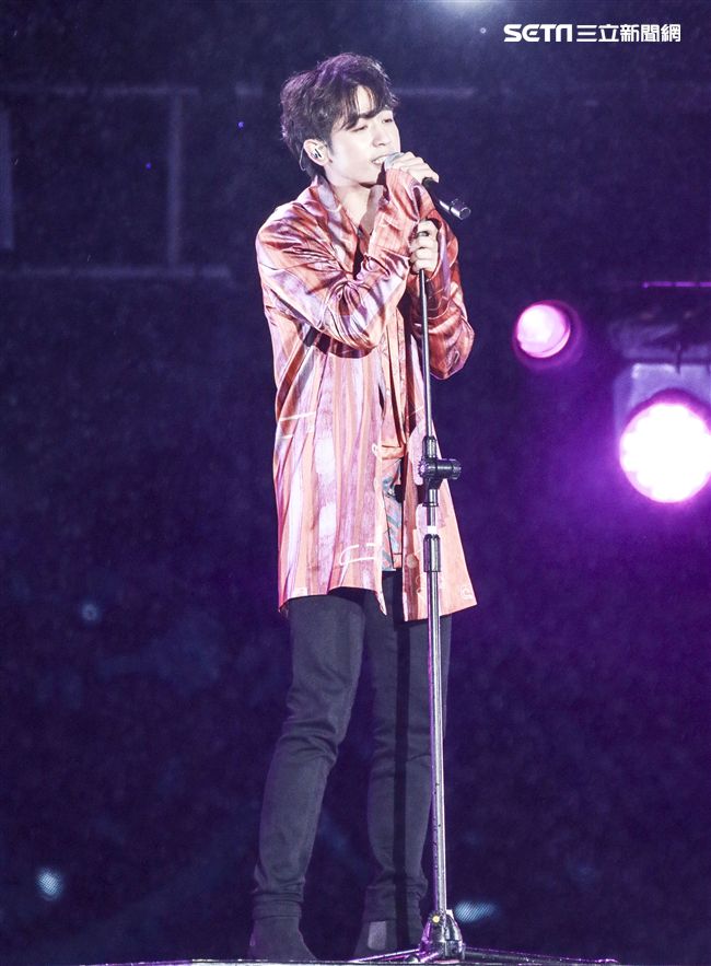 2019臺北市政府跨年晚會演唱嘉賓小樂吳思賢。（記者林士傑/攝影）