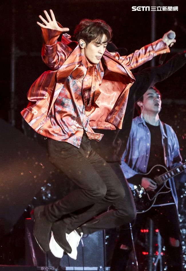 2019臺北市政府跨年晚會演唱嘉賓小樂吳思賢。（記者林士傑/攝影）