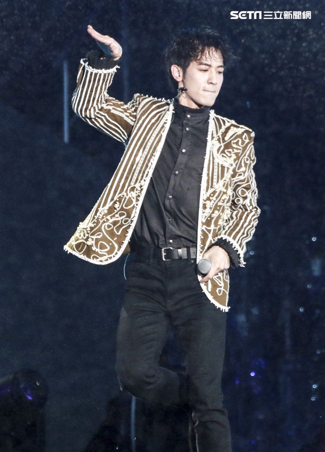 2019臺北市政府跨年晚會演唱嘉賓小樂吳思賢。（記者林士傑/攝影）
