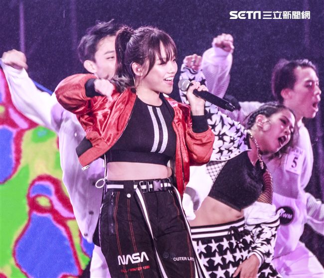 2019臺北市政府跨年晚會演唱嘉賓安娜。（記者林士傑/攝影）