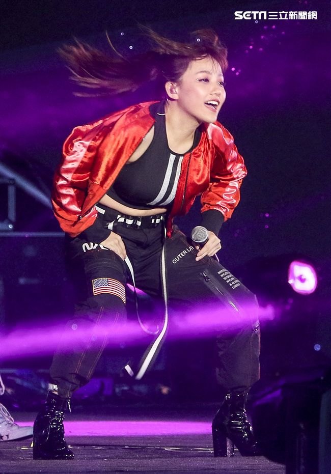 2019臺北市政府跨年晚會演唱嘉賓安娜。（記者林士傑/攝影）