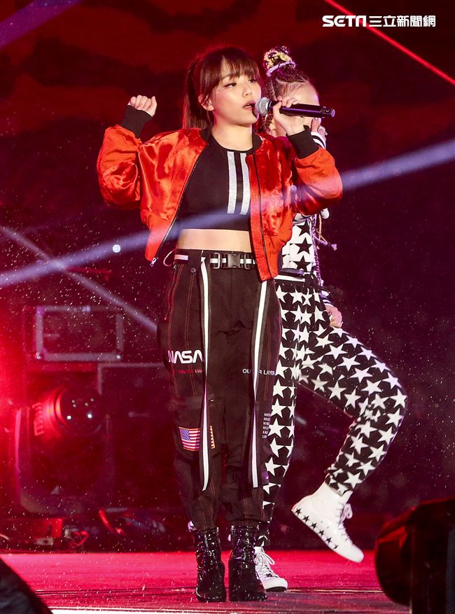 2019臺北市政府跨年晚會演唱嘉賓安娜。（記者林士傑/攝影）