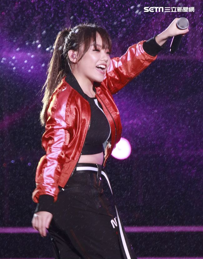 2019臺北市政府跨年晚會演唱嘉賓安娜。（記者林士傑/攝影）