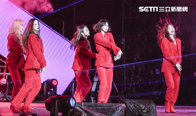 2019臺北市政府跨年晚會韓國女團EXID。（記者林士傑/攝影）