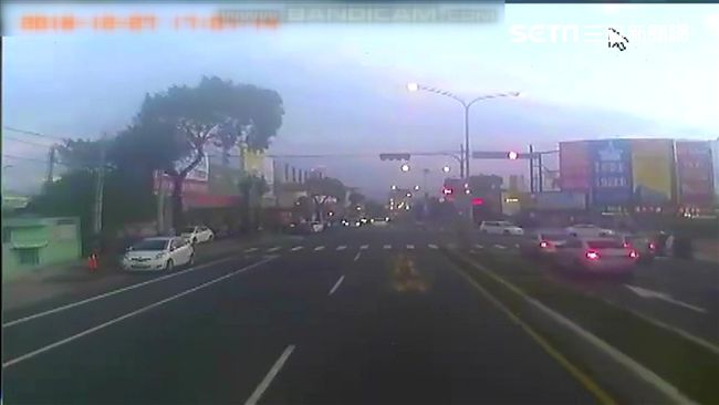 煞不住！司機完美閃避　網驚神技在此
