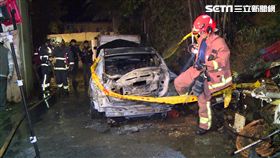 睡到一半轎車突起火! 駕駛被燒到驚醒送醫