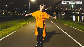 謝和弦〈就是在講你喔〉
圖／華納音樂提供