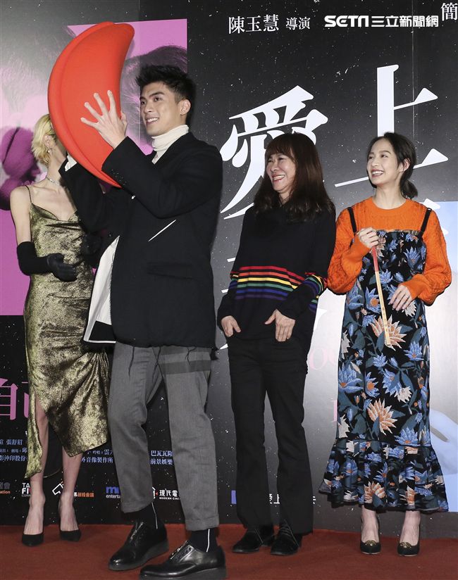 愛上卡夫卡映前記者會，林哲熹擲茭。（記者林士傑/攝影）