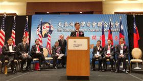 洛杉磯經文處長會見美國會議員　加強台美關係駐洛杉磯台北經濟文化辦事處處長朱文祥（前）15日出席北美洲台灣商會聯合總會在鳳凰城舉辦的理監事會議，拜會美國國會議員及州政府官員，交換意見。（洛杉磯經文處提供）中央社記者林宏翰傳真　107年12月16日