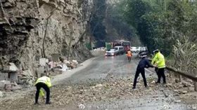 四川發生5.3極淺層地震　震央房屋倒塌、山路現落石(圖/中國新聞網)