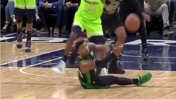 NBA／聰明哥倒地神傳　進攻花4秒