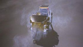 人類首訪月球背面！嫦娥四號成功著（圖／翻攝自微博）