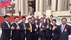 立法院副院長蔡其昌臉書發文及與蔡英文和其他綠營立委合照，臉書