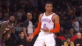 NBA／威少對吹耳哥彈「空氣吉他」
NBA,洛杉磯湖人,Lance Stephenson,空氣吉他,Russell Westbrook
翻攝自推特