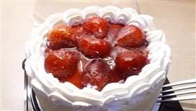 全聯超搶手「草莓蛋糕」。（圖／翻攝自Dcard）