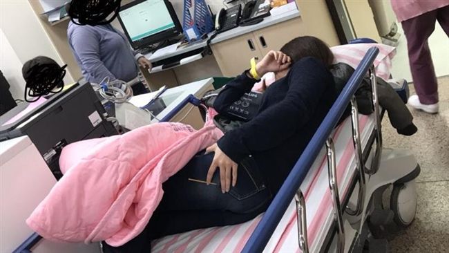 屁股被插了這根…女尷尬遮臉糗翻了