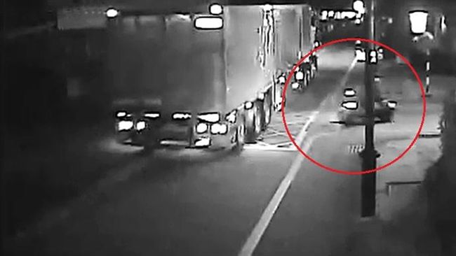 機車衝撞聯結車！網：遇到神風特攻隊