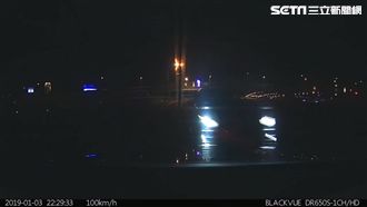 男酒駕國道狂飆　高速追撞賓士翻覆